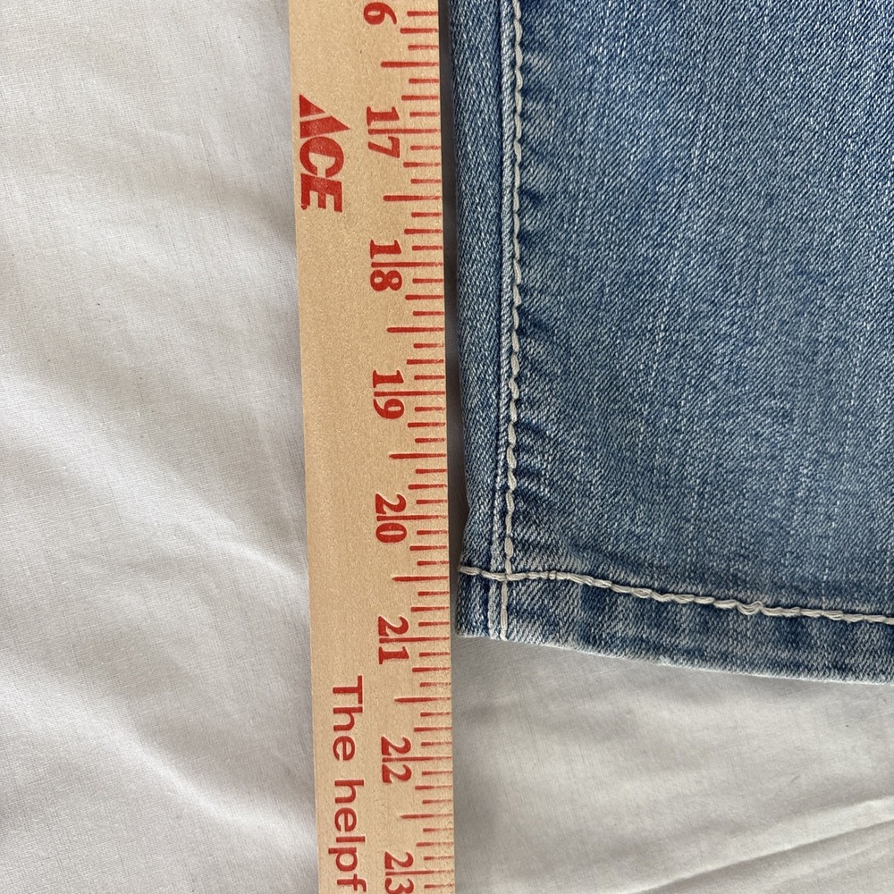 Style & Co Capris Womens Sz 16 Blue Denim w/ Rhinestones & Embroidery On Pockets - Picture 16 of 16